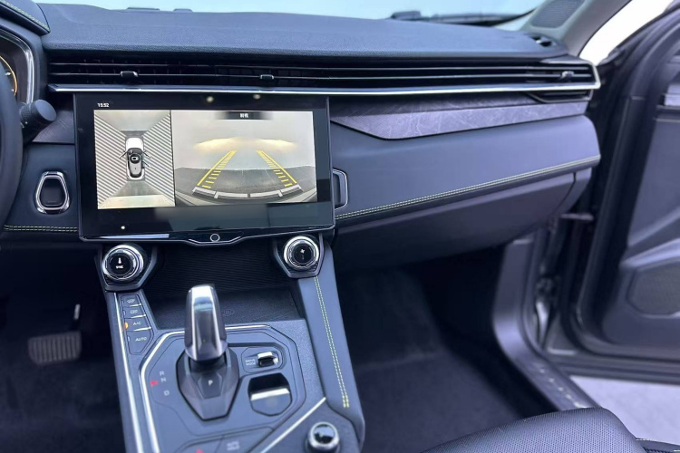 领克05 2020款 2.0TD 两驱耀Halo中控内饰7004