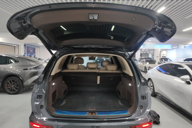 鸿蒙智行 问界M7 2024款 1.5T 后驱Plus版 5座机舱底盘23