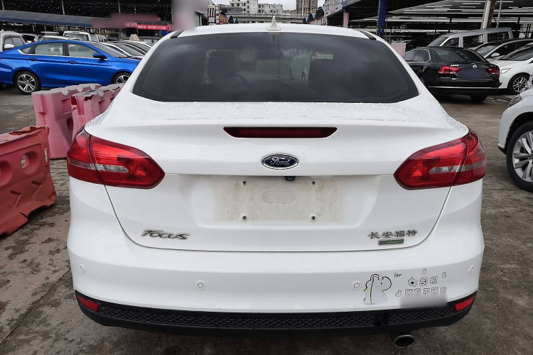 福特 福克斯 2018款 三厢经典 EcoBoost 180 自动精英型车身外观6004