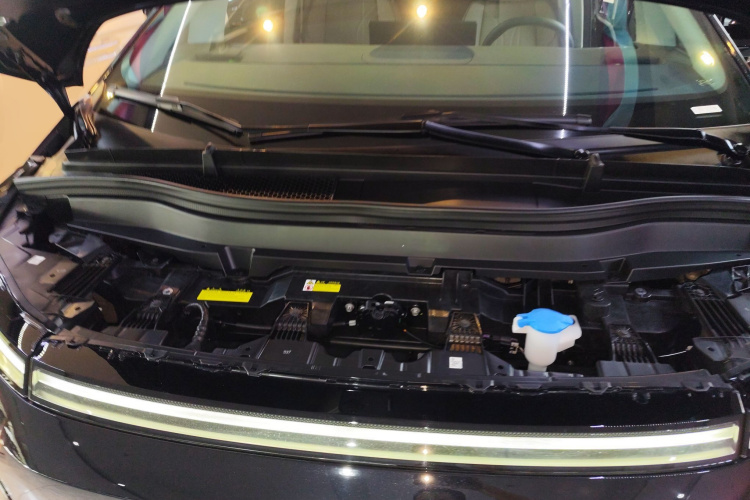 小鹏X9 2025款 650长续航 Max机舱底盘24