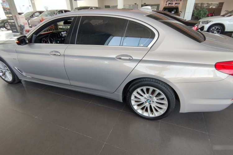 宝马5系 2018款 530Li 领先型 豪华套装车身外观4