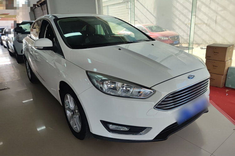 福特 福克斯 2017款 三厢 EcoBoost 180 自动精英型车身外观3