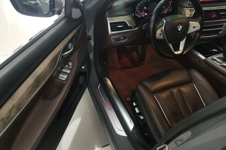 宝马7系 2019款 740Li 领先型 豪华套装中控内饰20
