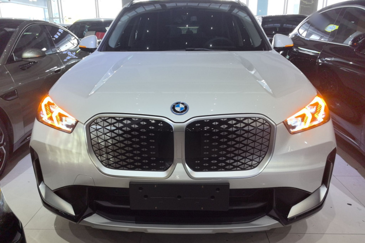 宝马iX1 2023款 xDrive30L X设计套装车身外观6001