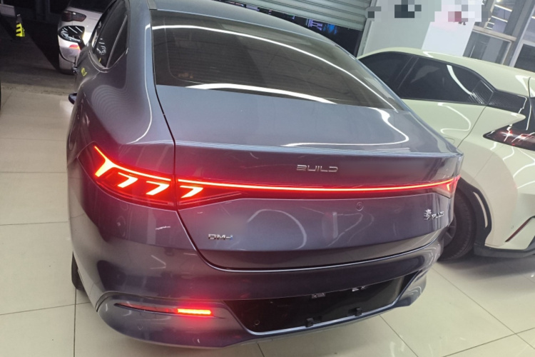 比亚迪 秦PLUS 2024款 荣耀版 DM-i 55KM领先型车身外观6