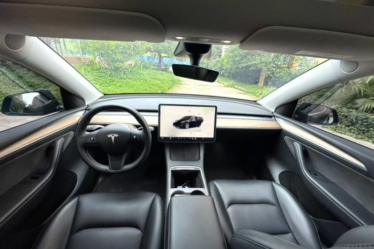 特斯拉 Model Y 2022款 改款 后轮驱动版中控内饰7002