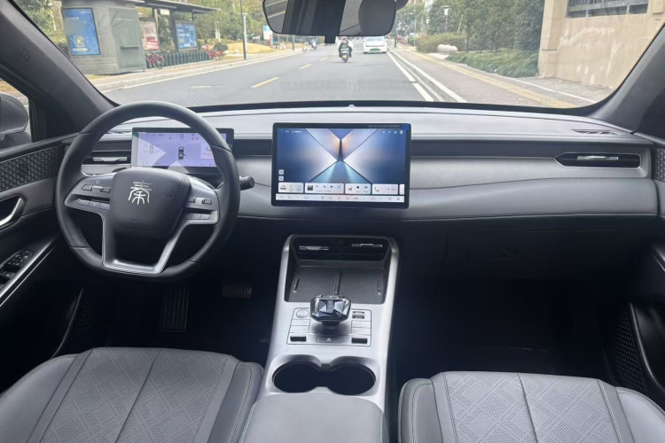 比亚迪 秦PLUS 2025款 EV 智驾版 510KM领先型中控内饰7001