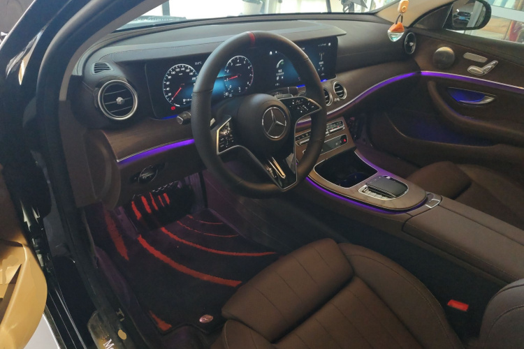 奔驰E级 2023款 E 260 L 4MATIC中控内饰12