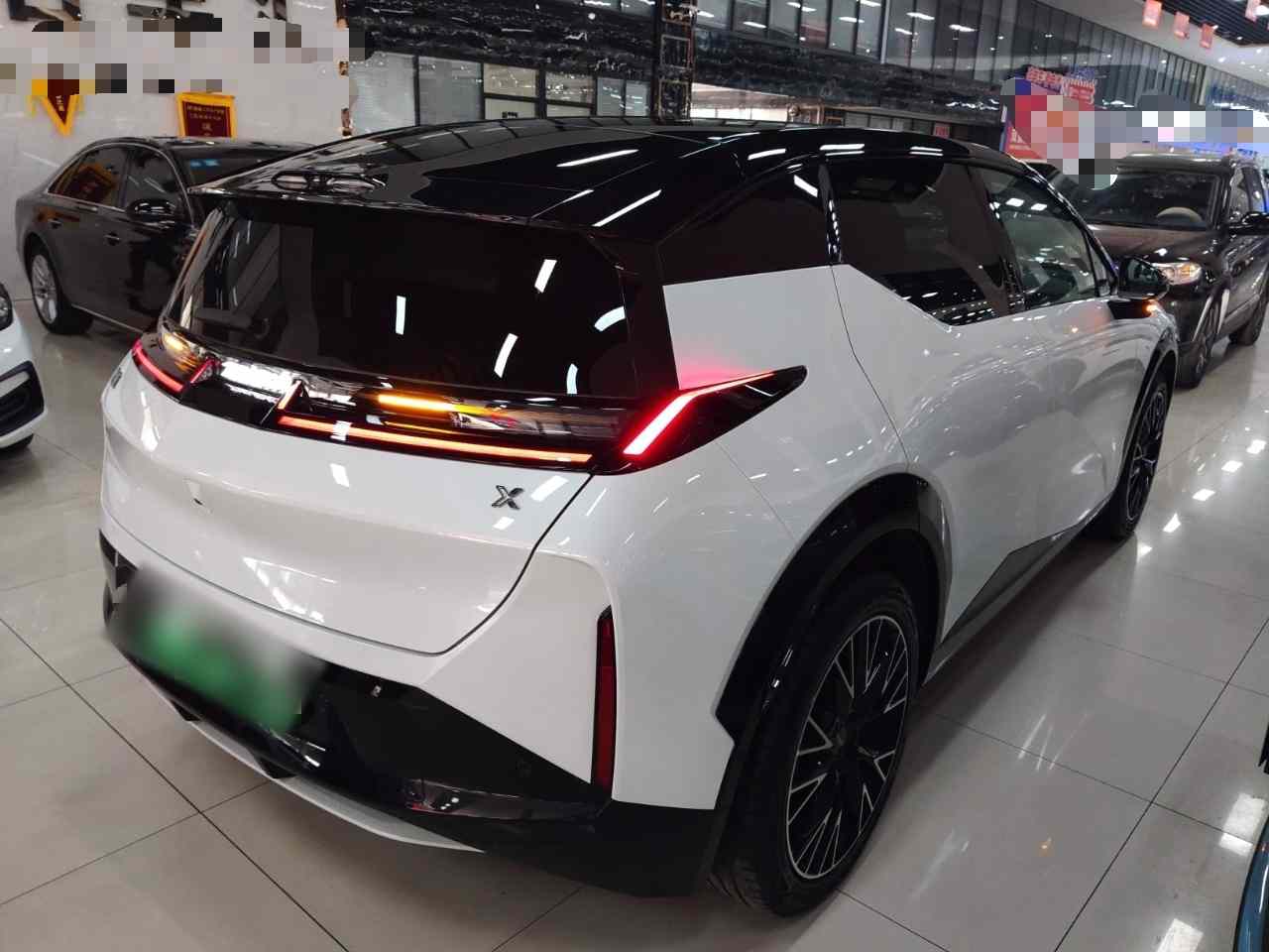 极氪X 2025款 四座后驱魔方版(5)