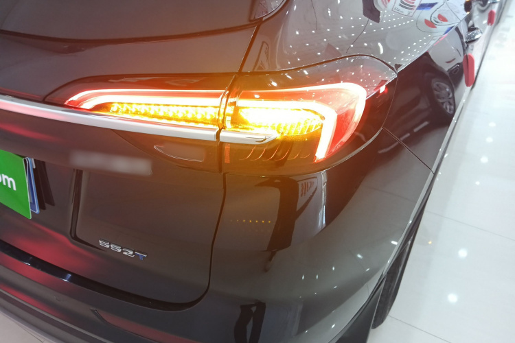 别克 2022款 改款 昂科威Plus 552T 五座豪华型车身外观9