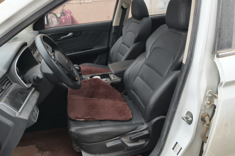 中国重汽VGV VGV U70 2020款 1.5T 手动精英天窗版 5座中控内饰19