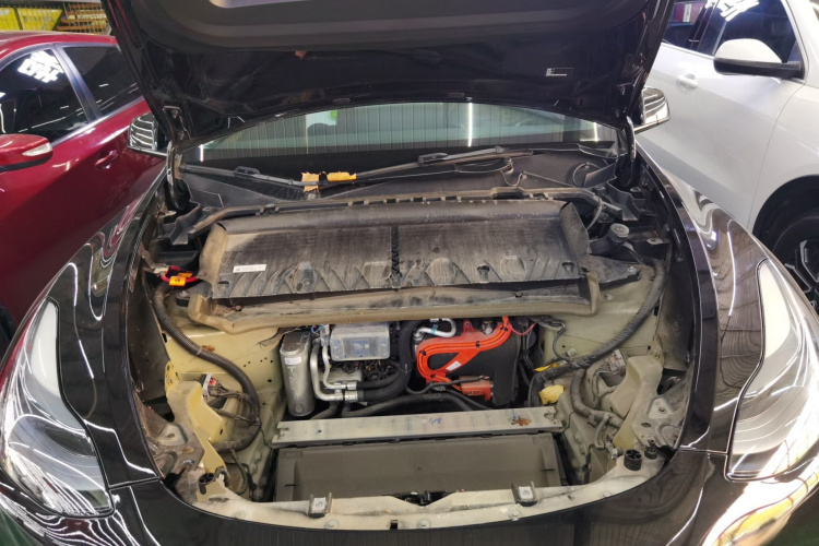 特斯拉 Model Y 2022款 改款 后轮驱动版机舱底盘24