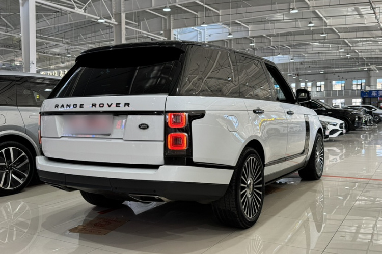 路虎 揽胜 2021款 3.0 L6 盛世版车身外观6004