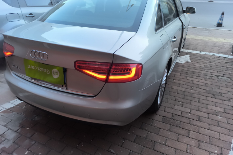 奥迪A4L 2016款 35 TFSI 典藏版 自动标准型车身外观9