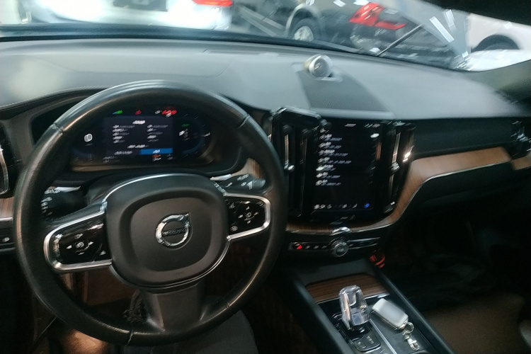 沃尔沃XC60新能源 2022款 T8 插电混动 四驱智远豪华版中控内饰12