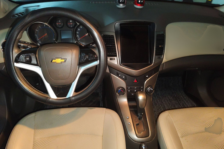 雪佛兰 科鲁兹 2015款 1.5L 经典 SE AT中控内饰12