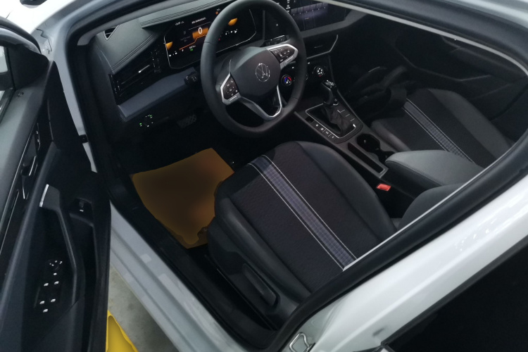 大众 速腾 2025款 200TSI DSG飞越版中控内饰20