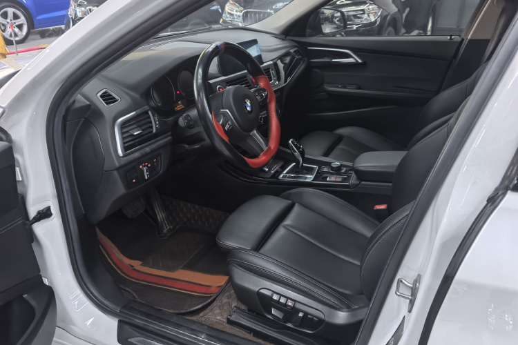 宝马1系 2020款 120i M运动套装中控内饰7002