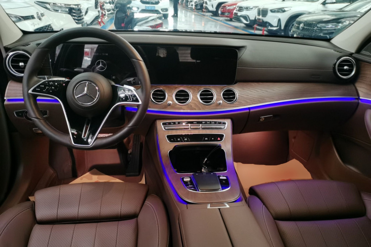 奔驰E级 2023款 改款 E 260 L中控内饰12
