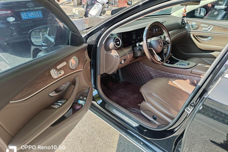 奔驰E级新能源 2023款 E 350 e L 插电式混合动力轿车中控内饰7002