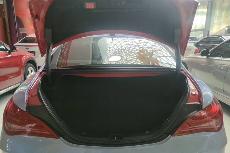 奔驰CLA 2016款 CLA 220 4MATIC机舱底盘23