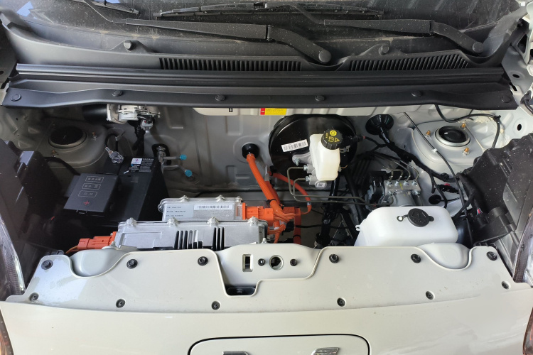 五菱汽车 宏光MINIEV 2025款 四门版 进阶款机舱底盘24