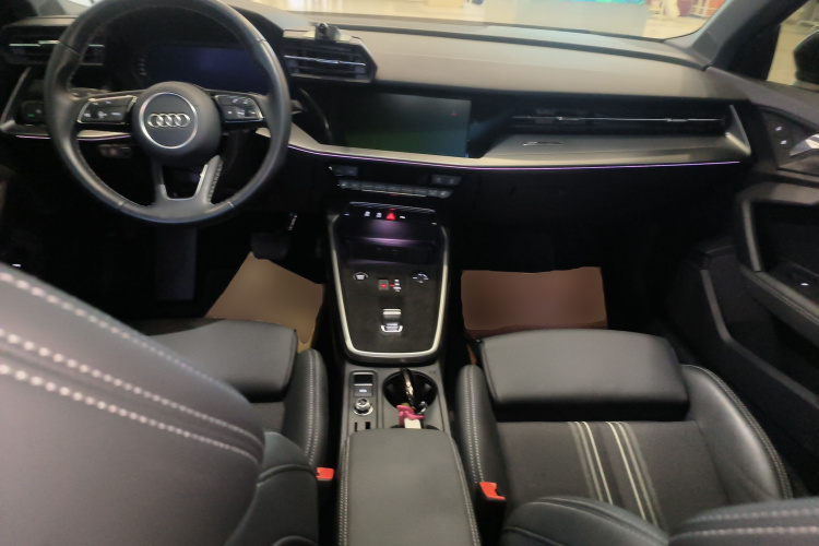 奥迪A3 2023款 改款 A3L Limousine 35 TFSI 时尚运动型中控内饰7002