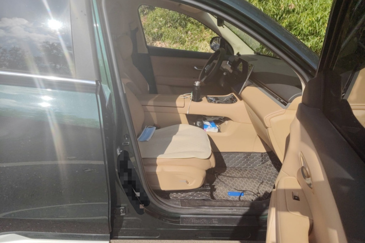 蓝电E5 PLUS 2025款 165km 长续航版PLUS 7座局部细节9005