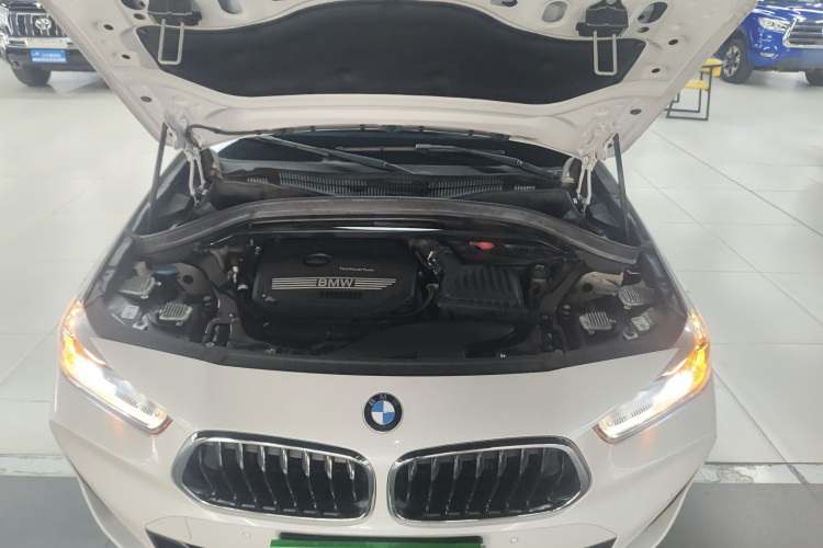 宝马X2 2020款 sDrive25i 领先型M运动套装机舱底盘24