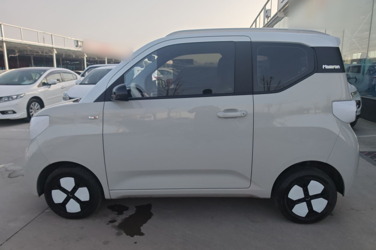 五菱汽车 宏光MINIEV 2024款 第三代 215km 进阶版车身外观4