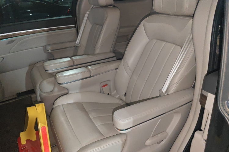 广汽传祺 传祺M8 2018款 320T 旗舰版中控内饰21