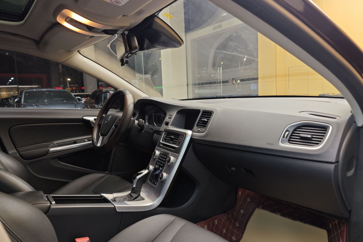 沃尔沃S60 2017款 S60L T3 智进版中控内饰7003