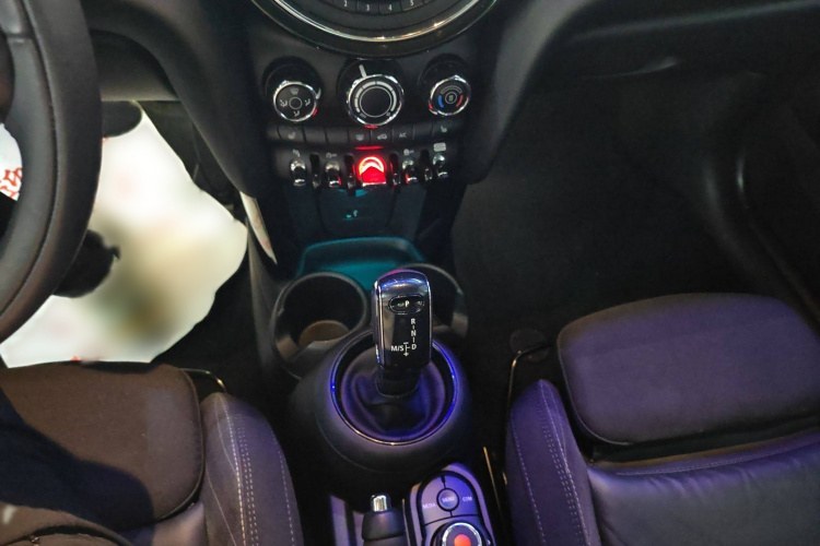 MINI 2019款 1.5T COOPER 经典派中控内饰7004