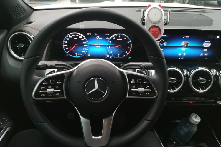 奔驰GLB 2023款 改款 GLB 200 动感型中控内饰13