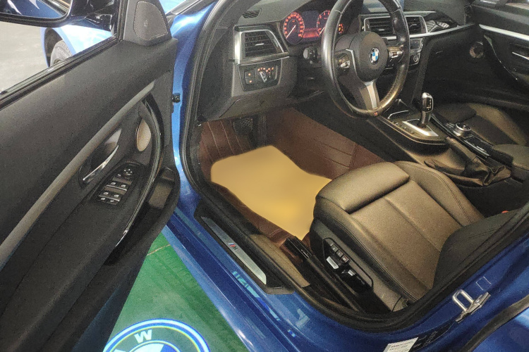 宝马3系GT 2020款 320i M运动套装中控内饰7002