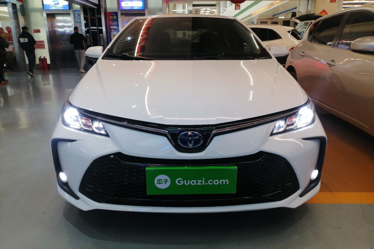 丰田 卡罗拉 2023款 1.8L 智能电混双擎 精英版车身外观2