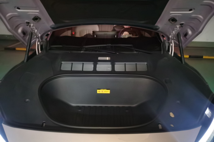 小米汽车 小米YU7 2025款 超长续航高性能四驱Max版局部细节24