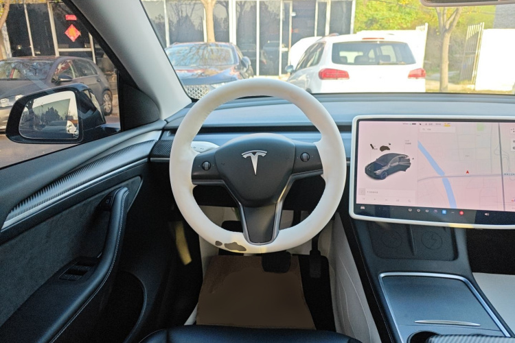 特斯拉 Model Y 2021款 标准续航后驱版中控内饰13