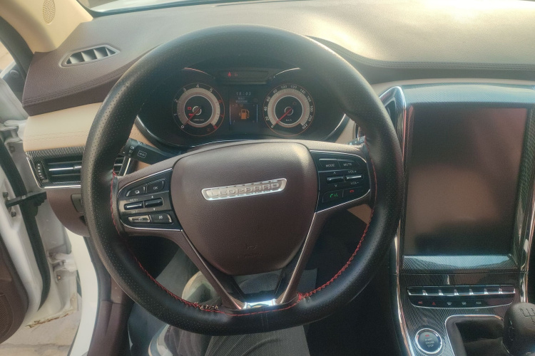 猎豹汽车 猎豹CS9 2018款 1.5T 手动劲酷型中控内饰13