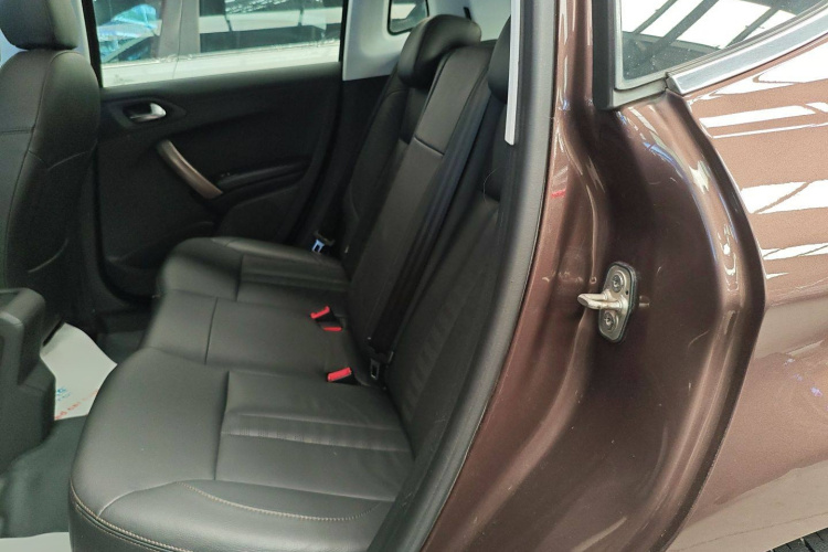 标致2008 2014款 1.6L 自动领航版中控内饰7001