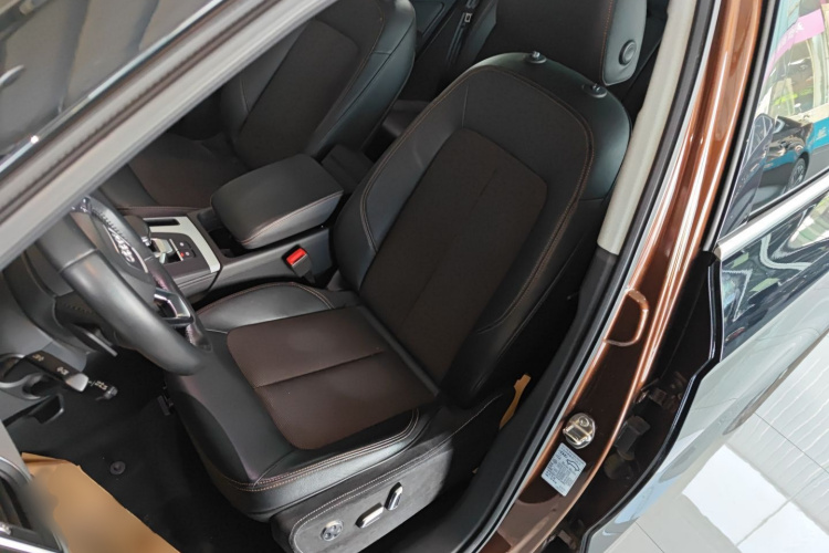 奥迪Q5L 2018款 40 TFSI 荣享时尚型 国V中控内饰19