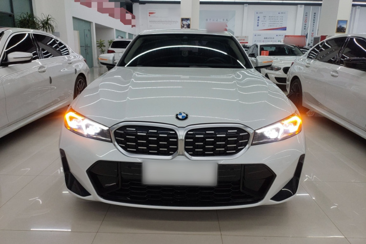 宝马3系 2024款 325i M运动套装车身外观2