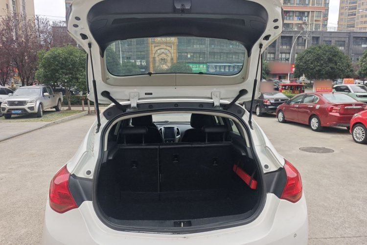 别克 英朗 2014款 XT 1.6L 自动时尚版机舱底盘23