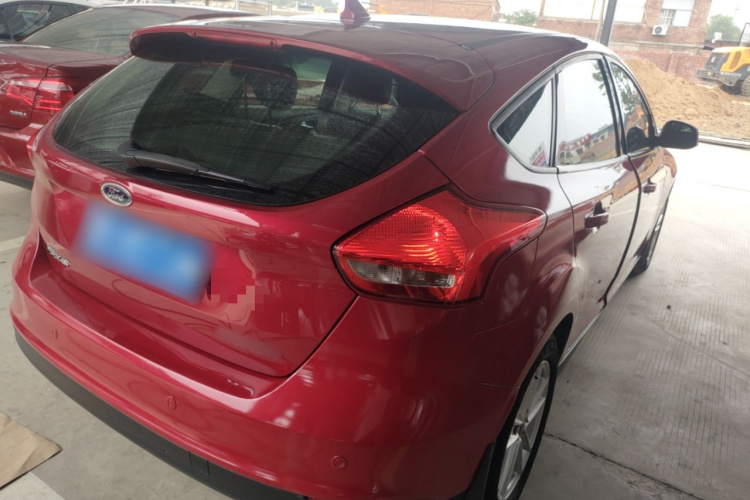 福特 福克斯 2017款 两厢 1.6L 自动风尚型智行版车身外观7