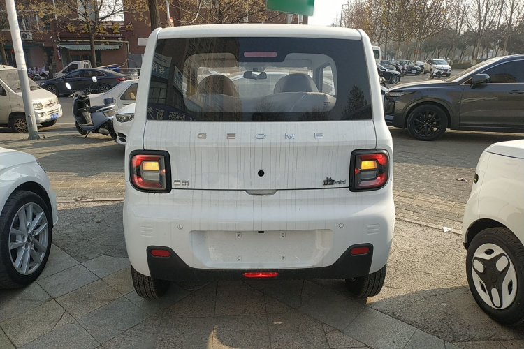 吉利银河 2024款 熊猫mini 200km 耐力熊车身外观6