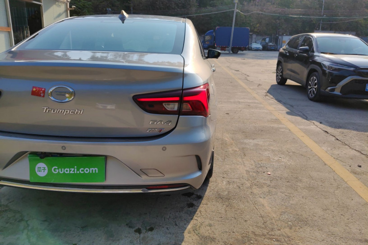 广汽传祺 传祺GA4 2018款 200T 自动尊享版车身外观9