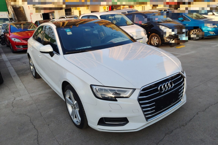 奥迪A3 2018款 30周年年型 Limousine 35 TFSI 风尚型车身外观3