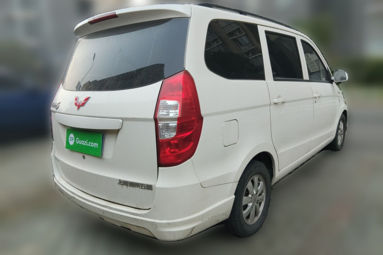 五菱汽车 五菱宏光 2016款 1.5L 改款S舒适型车身外观7