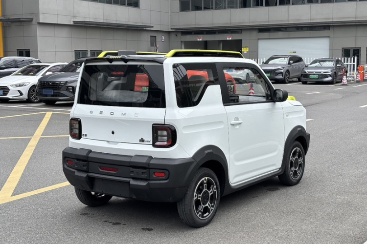 吉利银河 2025款 210km 熊猫骑士车身外观6008