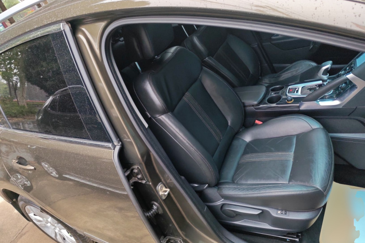 标致3008 2013款 2.0L 自动潮流版局部细节41